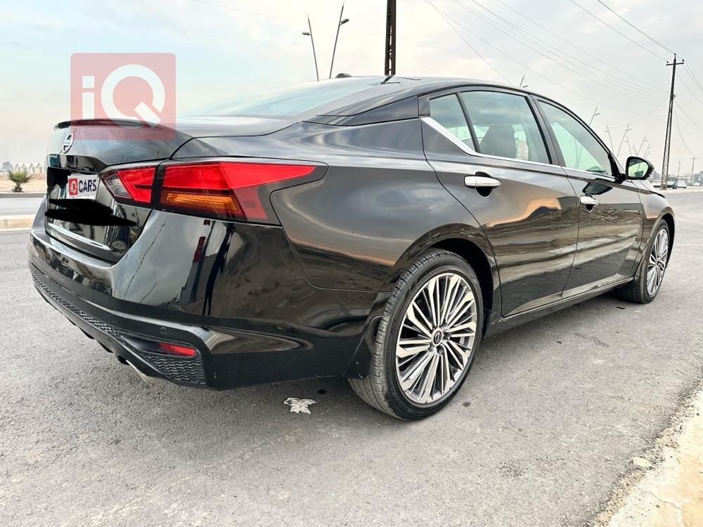 نيسان ألتيما